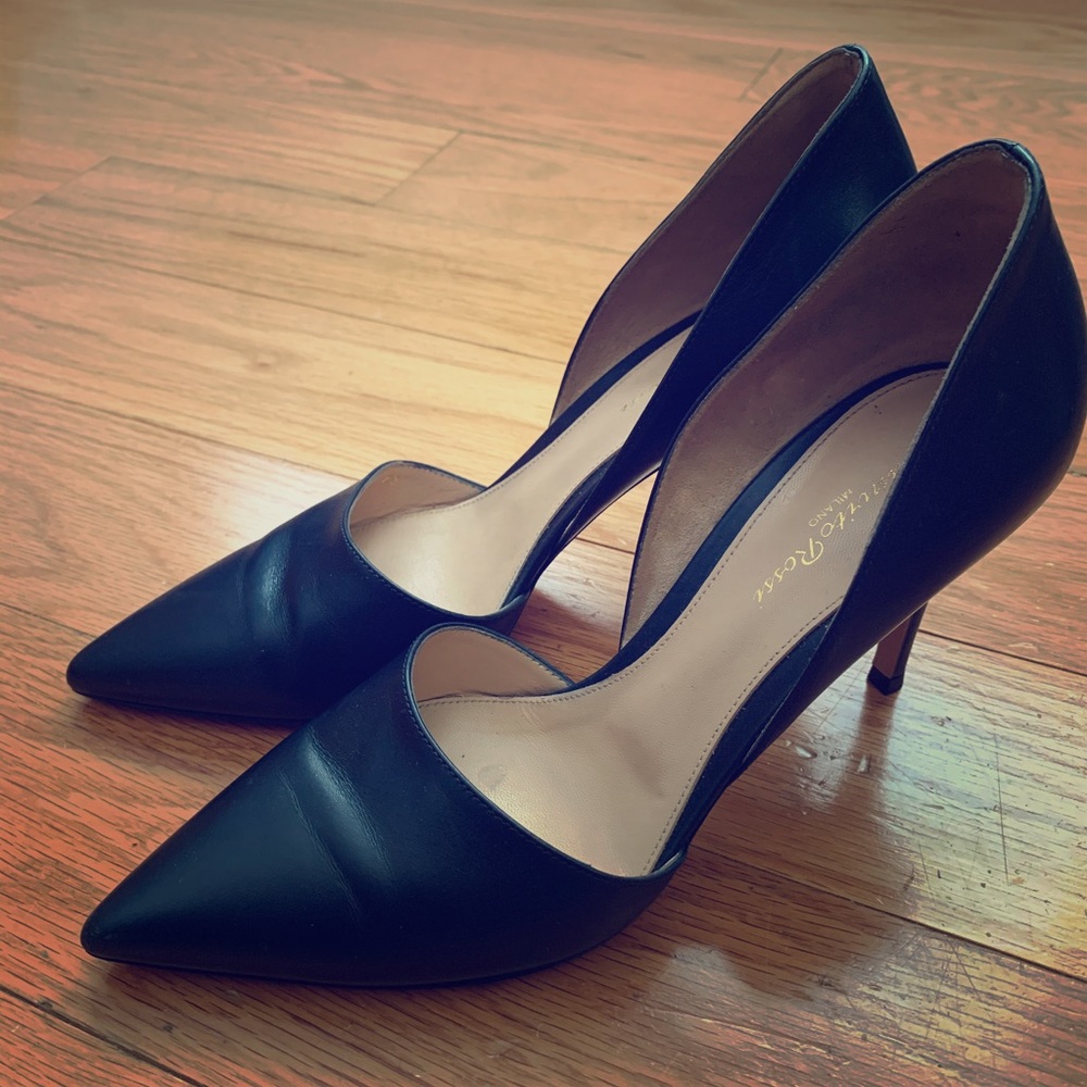 Luxurious navy blue Gianvitto Rossi pumps.